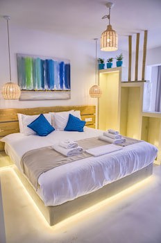 Alia Luxury Suites And Spa