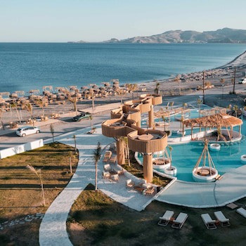 Alia Luxury Suites And Spa