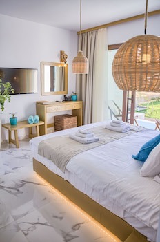 Alia Luxury Suites And Spa