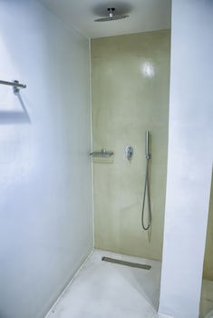 Alia Luxury Suites And Spa