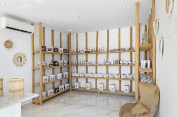 Alia Luxury Suites And Spa