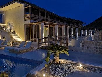 Alia Luxury Suites And Spa