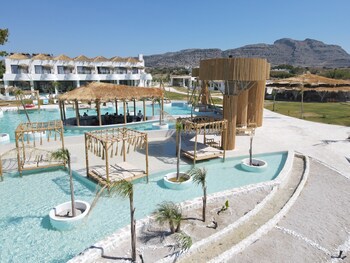 Alia Luxury Suites And Spa