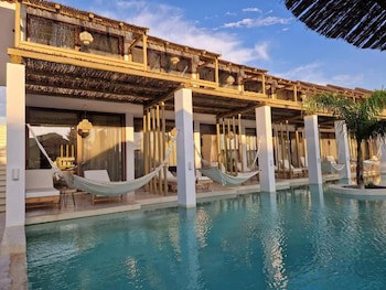 Alia Luxury Suites And Spa