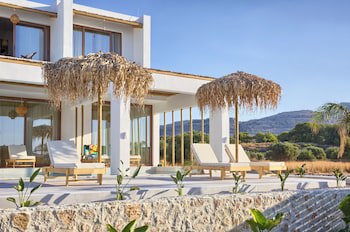 Alia Luxury Suites And Spa