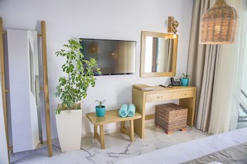 Alia Luxury Suites And Spa