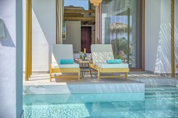 Alia Luxury Suites And Spa