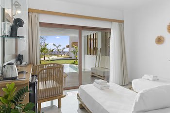 Alia Luxury Suites And Spa