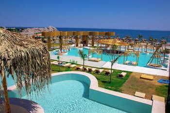 Alia Luxury Suites And Spa