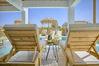 Alia Luxury Suites And Spa
