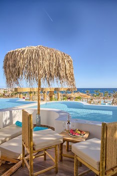Alia Luxury Suites And Spa