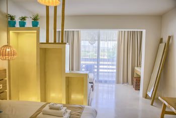 Alia Luxury Suites And Spa