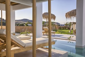 Alia Luxury Suites And Spa