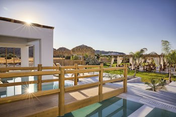 Alia Luxury Suites And Spa
