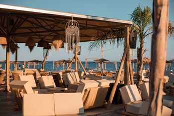 Alia Luxury Suites And Spa