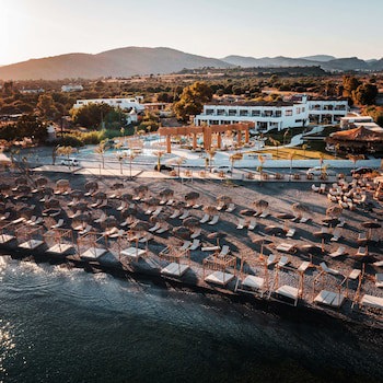 Alia Luxury Suites And Spa