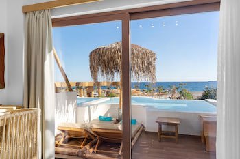 Alia Luxury Suites And Spa