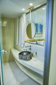 Alia Luxury Suites And Spa