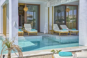 Alia Luxury Suites And Spa