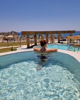 Alia Luxury Suites And Spa