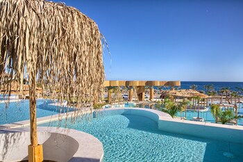 Alia Luxury Suites And Spa