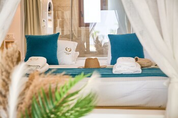 Alia Luxury Suites And Spa