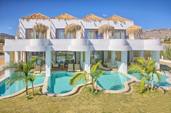 Alia Luxury Suites And Spa