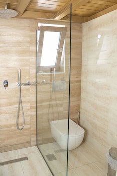 Alia Luxury Suites And Spa