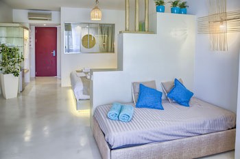 Alia Luxury Suites And Spa