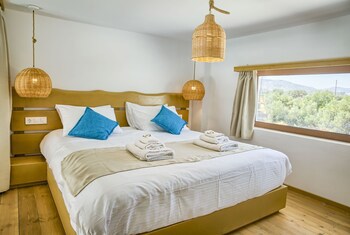Alia Luxury Suites And Spa