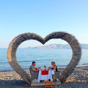 Alia Luxury Suites And Spa