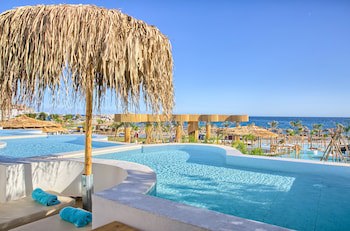 Alia Luxury Suites And Spa