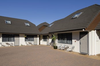 Bay Palm Motel