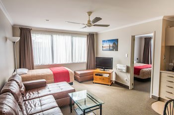 Bay Palm Motel