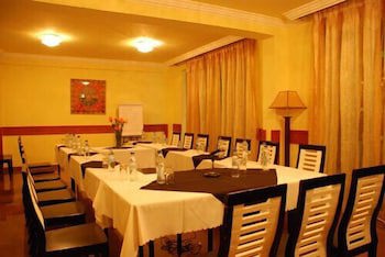 Adot Tina Hotel