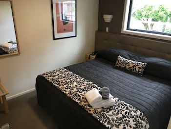 George Street Motel Apartments