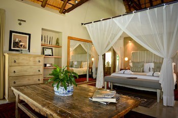 Khaya Ndlovu Safari Manor