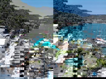 Yacht Classic Hotel - Boutique Class