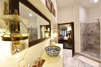 Zantiis Ndol Villas