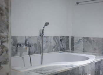 Zantiis Ndol Villas
