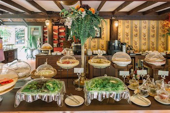Zantiis Ndol Villas