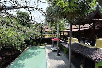 Zantiis Ndol Villas