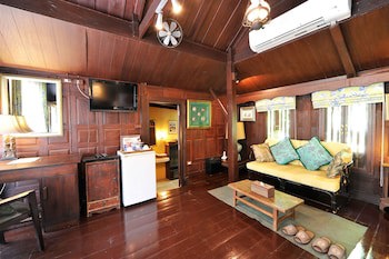 Zantiis Ndol Villas