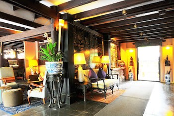 Zantiis Ndol Villas