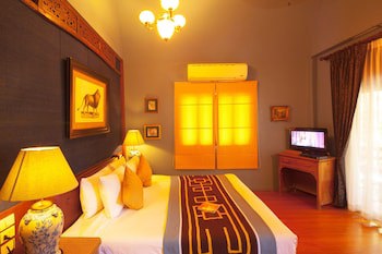 Zantiis Ndol Villas