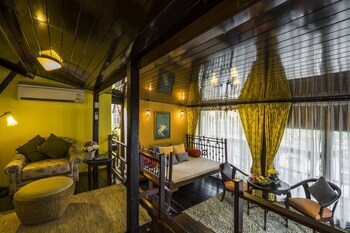 Zantiis Ndol Villas