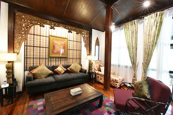Zantiis Ndol Villas