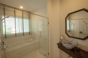 Zantiis Ndol Villas