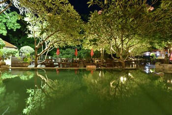 Zantiis Ndol Villas