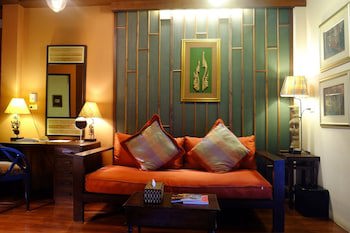 Zantiis Ndol Villas